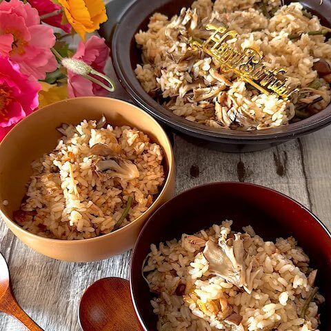 からあげビールさんの料理 母とムスコのラブラブおソロ♪オイスターソースが隠し味!舞茸山菜炊き込みご飯弁当でお誕生日おめでとうございます