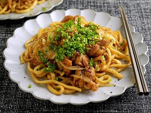 スパイシー鶏ちゃん焼きうどん