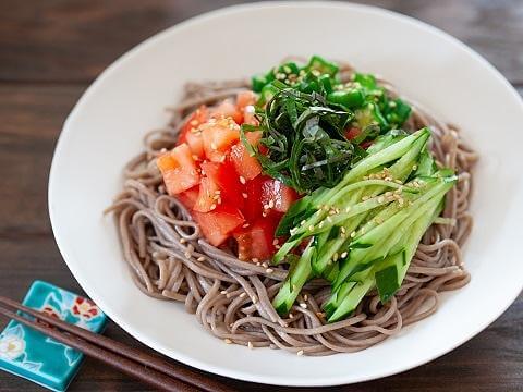 夏野菜のサラダそば