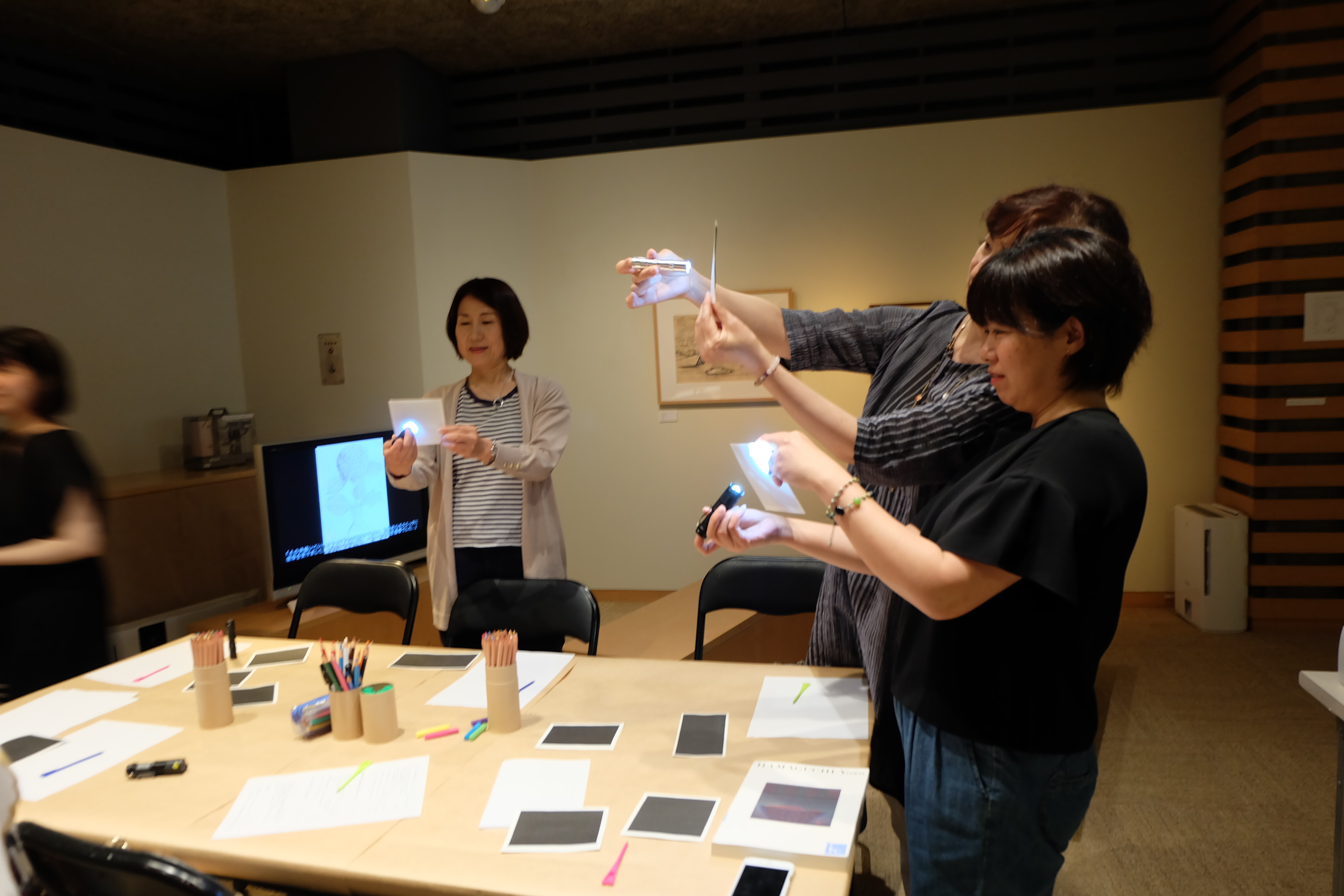 ワークショップ「光と影で楽しむグリーティングカード」