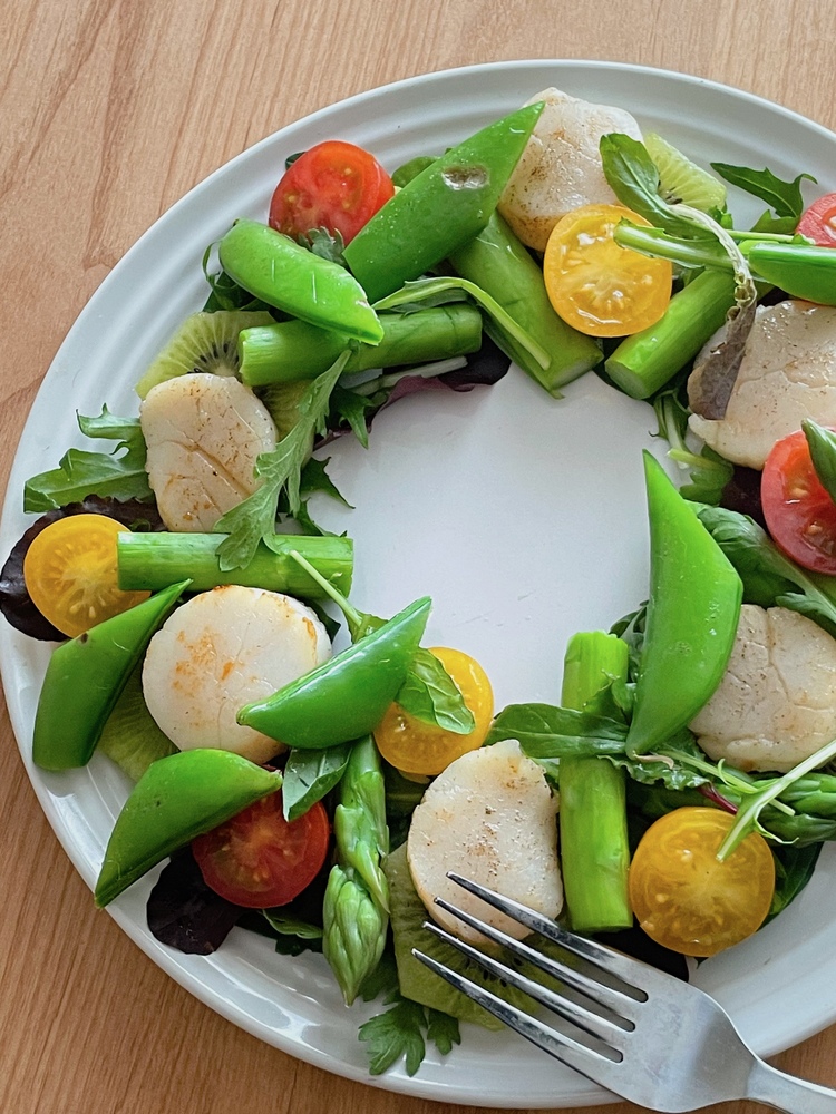 春野菜とホタテのウキウキリースサラダ