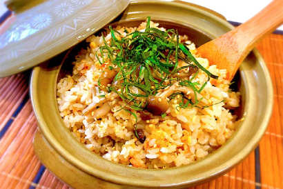 ひきわり納豆とキノコの土鍋ご飯