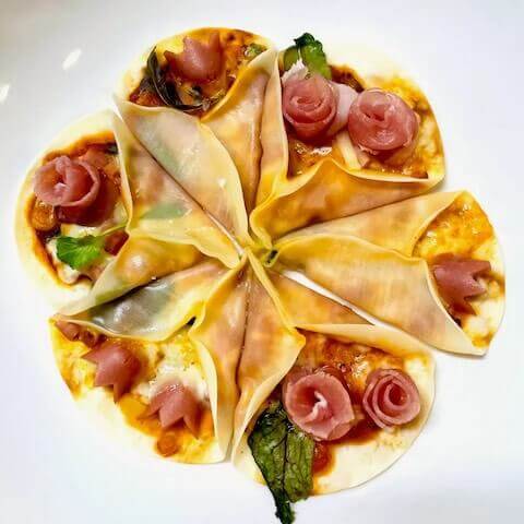 お祝いにピッタリ！花束ピザ