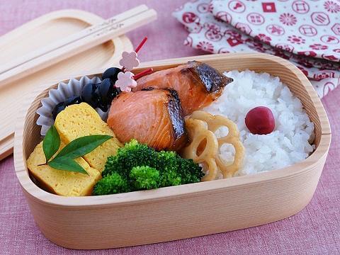 レモン香る鮭の漬け焼き